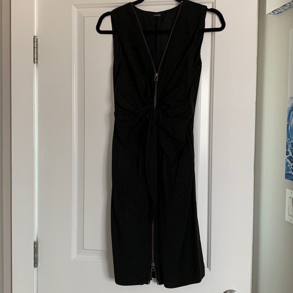 Mid dress with zipper